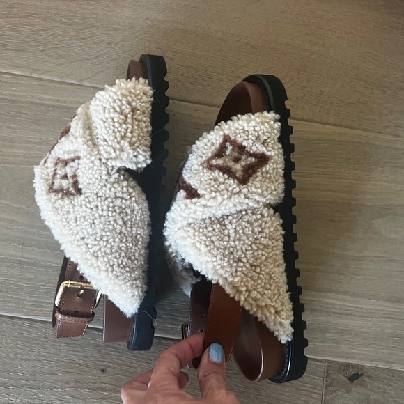 Louis Vuitton PASEO FLAT COMFORT SANDAL EU 38 US Size 8 - Picture 8 of 11